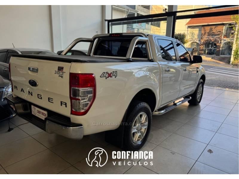 FORD - RANGER - 2012/2013 - Branca - R$ 99.900,00