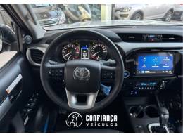 TOYOTA - HILUX - 2024/2024 - Branca - R$ 285.900,00