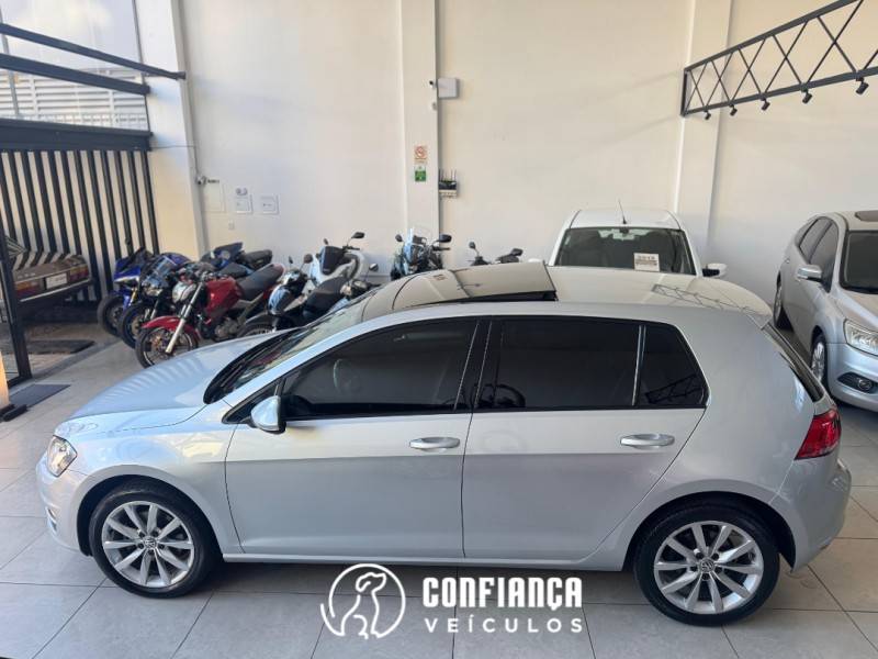VOLKSWAGEN - GOLF - 2015/2015 - Prata - R$ 76.900,00