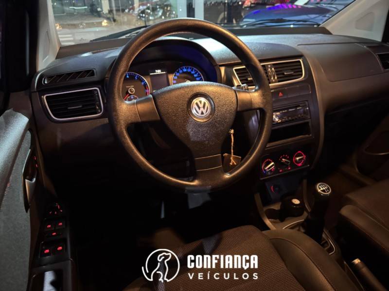 VOLKSWAGEN - FOX - 2010/2010 - Bege - R$ 37.900,00