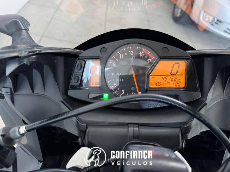 HONDA - CBR 600RR - 2008/2008 - Preta - R$ 43.900,00