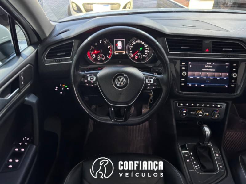 VOLKSWAGEN - TIGUAN - 2018/2019 - Branca - R$ 119.900,00