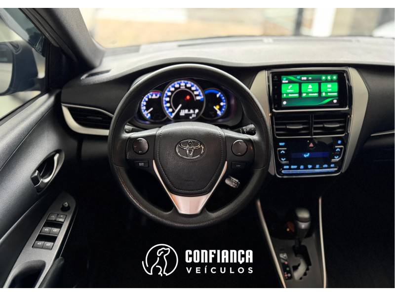 TOYOTA - YARIS - 2020/2021 - Prata - R$ 84.900,00