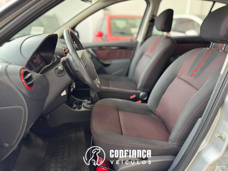 RENAULT - SANDERO - 2013/2014 - Prata - R$ 44.900,00