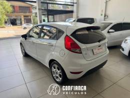 FORD - FIESTA - 2014/2015 - Branca - R$ 45.900,00