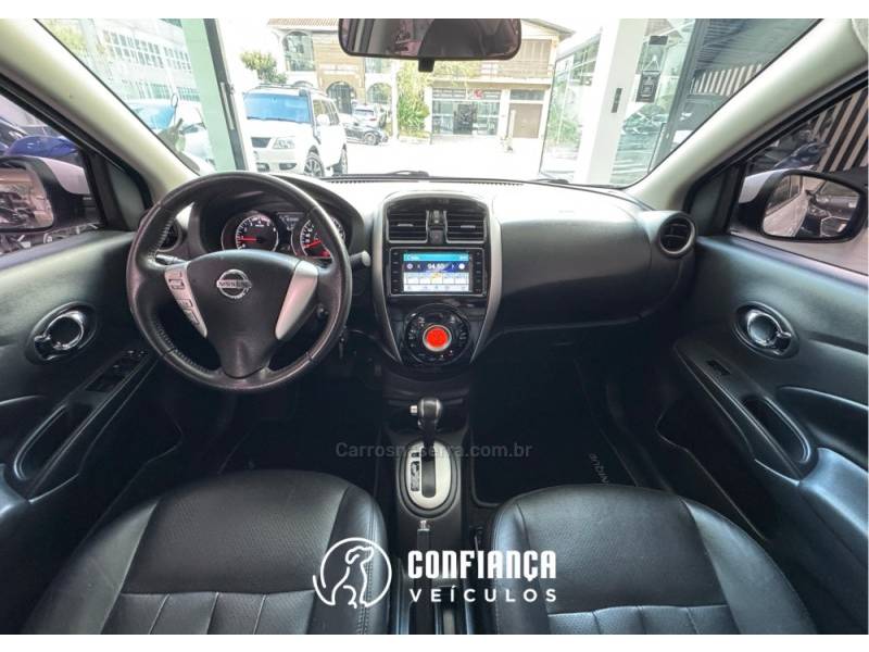 NISSAN - VERSA - 2016/2017 - Branca - R$ 61.900,00