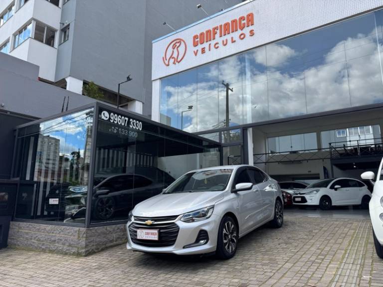 CHEVROLET - ONIX - 2022/2023 - Prata - R$ 87.900,00