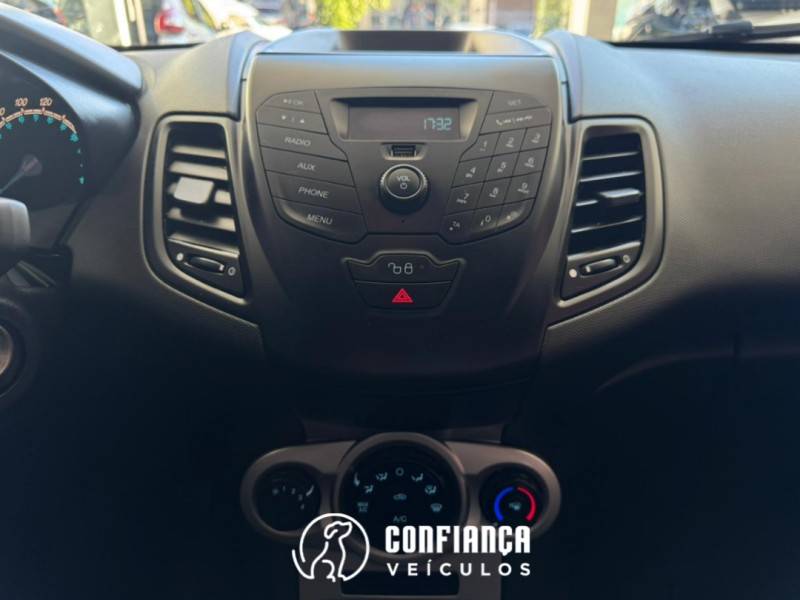 FORD - FIESTA - 2014/2015 - Vermelha - R$ 46.900,00