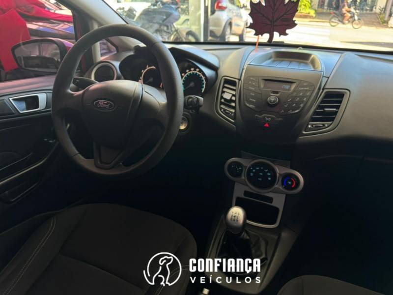 FORD - FIESTA - 2014/2015 - Vermelha - R$ 46.900,00