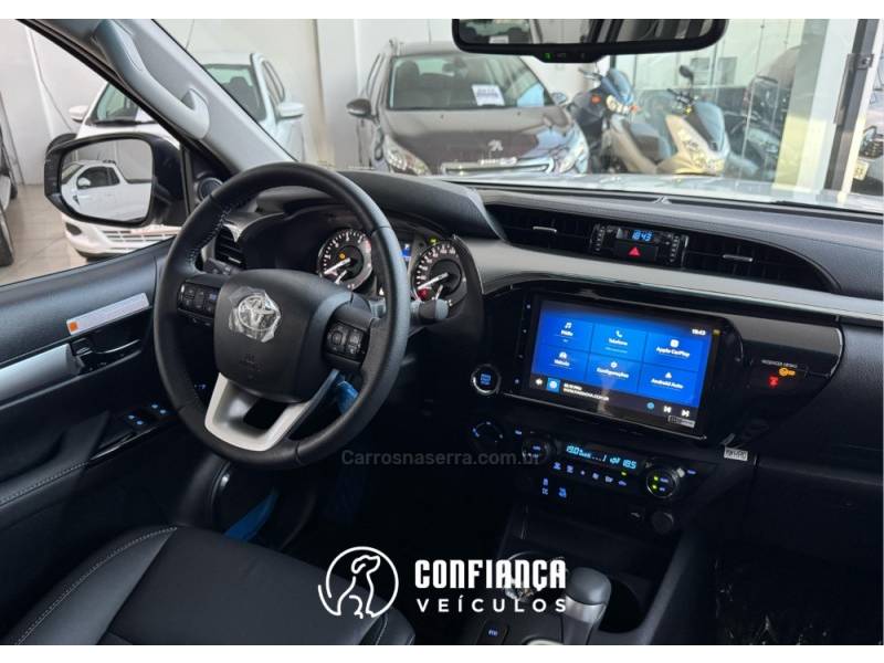 TOYOTA - HILUX - 2024/2024 - Branca - R$ 285.900,00