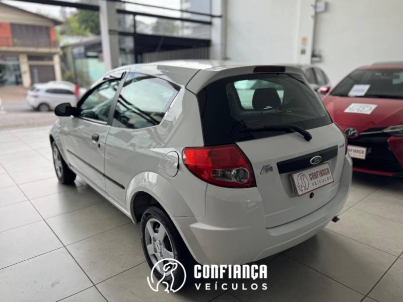 FORD - KA - 2008/2009 - Branca - R$ 22.900,00