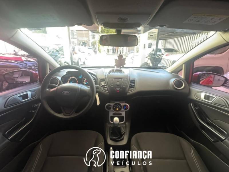 FORD - FIESTA - 2014/2015 - Vermelha - R$ 46.900,00