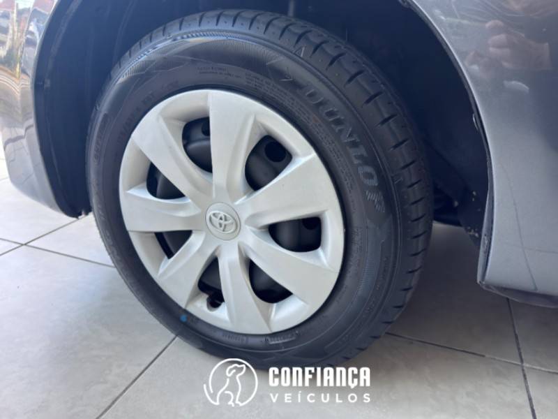 TOYOTA - ETIOS - 2015/2015 - Cinza - R$ 45.900,00