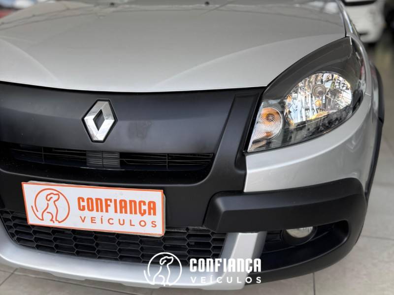 RENAULT - SANDERO - 2013/2014 - Prata - R$ 44.900,00