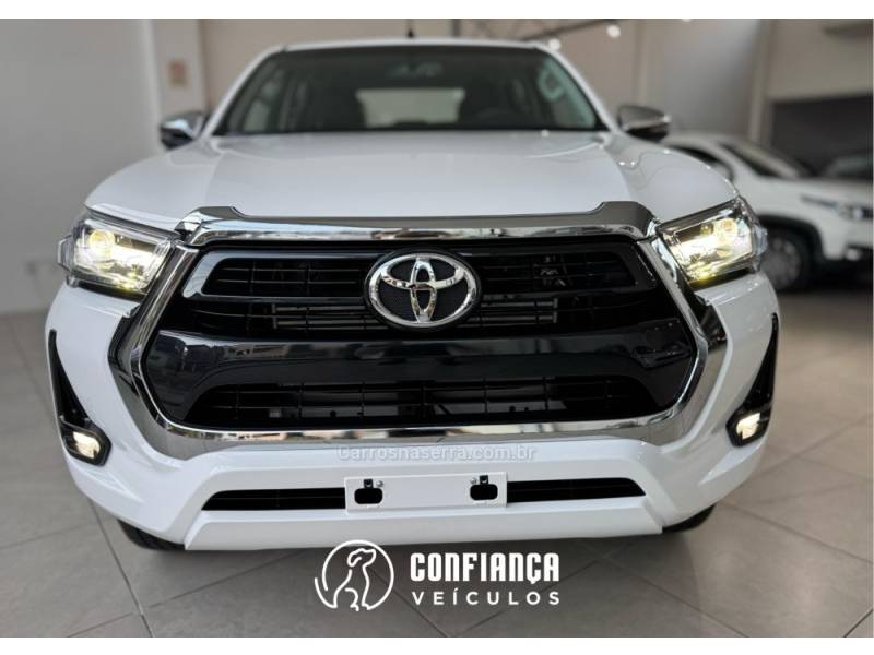 TOYOTA - HILUX - 2024/2024 - Branca - R$ 285.900,00