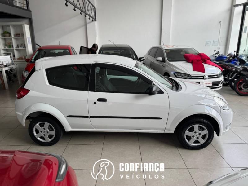 FORD - KA - 2008/2009 - Branca - R$ 22.900,00