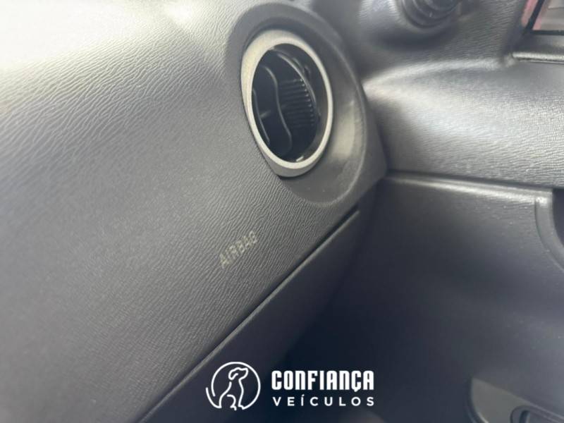 CHEVROLET - CELTA - 2015/2015 - Branca - R$ 35.900,00