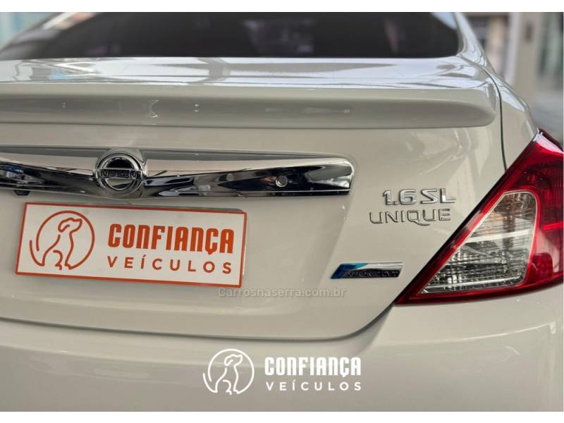 NISSAN - VERSA - 2016/2017 - Branca - R$ 61.900,00