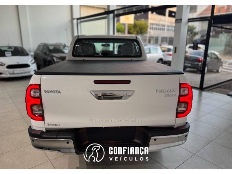 TOYOTA - HILUX - 2024/2024 - Branca - R$ 285.900,00