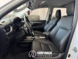 TOYOTA - HILUX SW4 - 2024/2024 - Branca - R$ 342.900,00