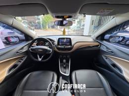 CHEVROLET - ONIX - 2022/2023 - Prata - R$ 87.900,00