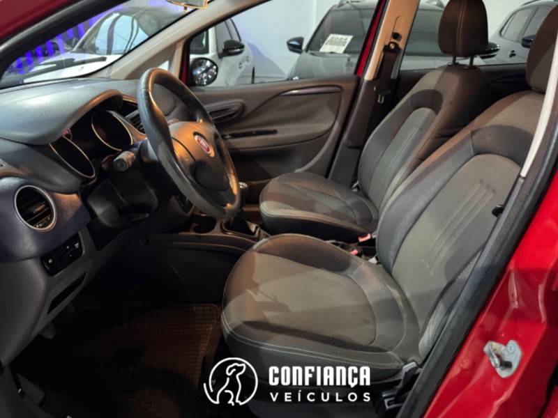 FIAT - PUNTO - 2014/2015 - Vermelha - R$ 45.500,00