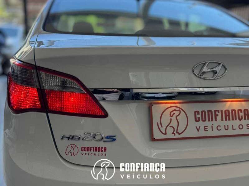 HYUNDAI - HB20S - 2015/2015 - Branca - R$ 55.900,00