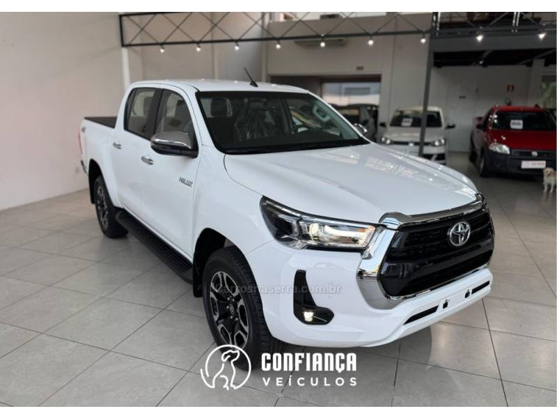 TOYOTA - HILUX - 2024/2024 - Branca - R$ 285.900,00