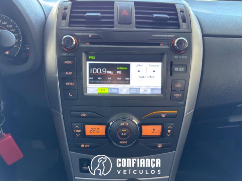 TOYOTA - COROLLA - 2013/2014 - Prata - R$ 74.900,00