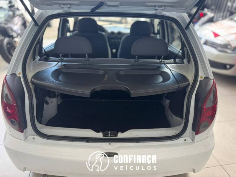 CHEVROLET - CELTA - 2015/2015 - Branca - R$ 35.900,00