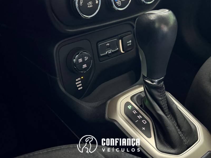 JEEP - RENEGADE - 2015/2016 - Branca - R$ 79.900,00