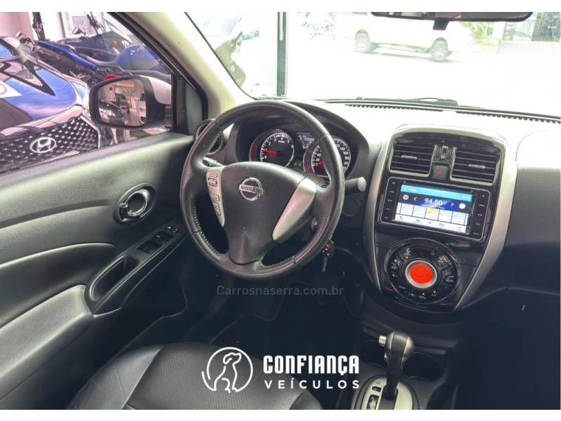 NISSAN - VERSA - 2016/2017 - Branca - R$ 61.900,00