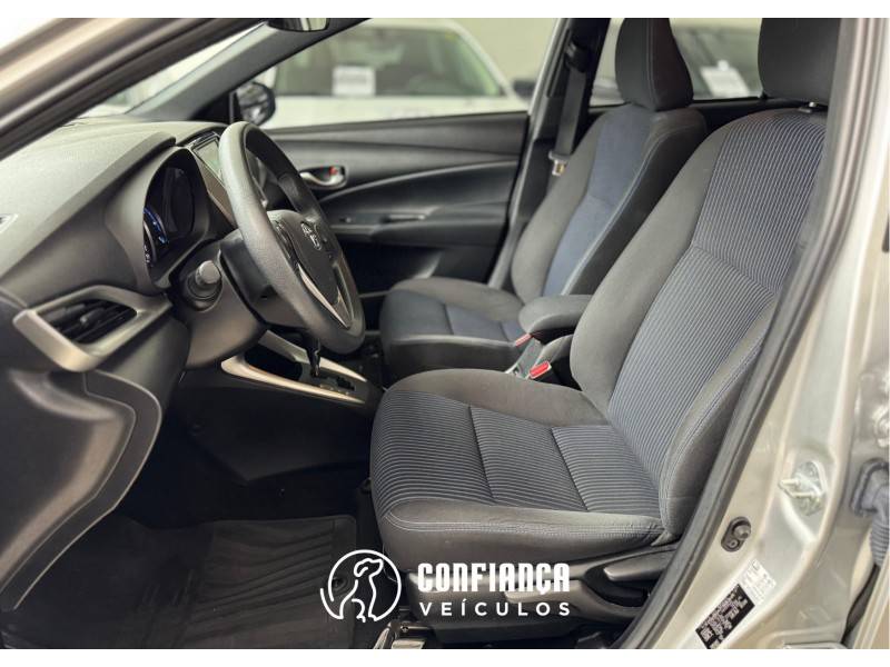 TOYOTA - YARIS - 2020/2021 - Prata - R$ 84.900,00