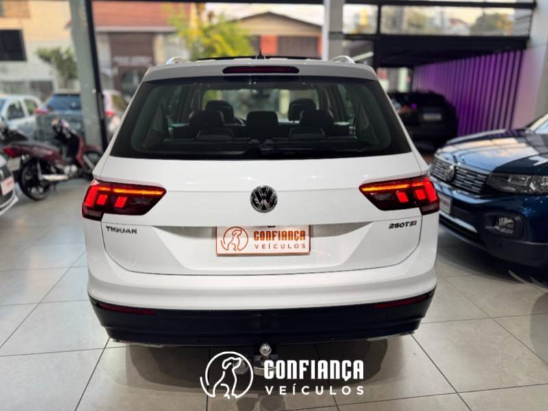 VOLKSWAGEN - TIGUAN - 2018/2019 - Branca - R$ 119.900,00