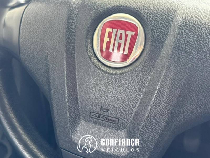 FIAT - PALIO - 2014/2015 - Prata - R$ 35.900,00