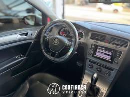 VOLKSWAGEN - GOLF - 2015/2015 - Prata - R$ 76.900,00