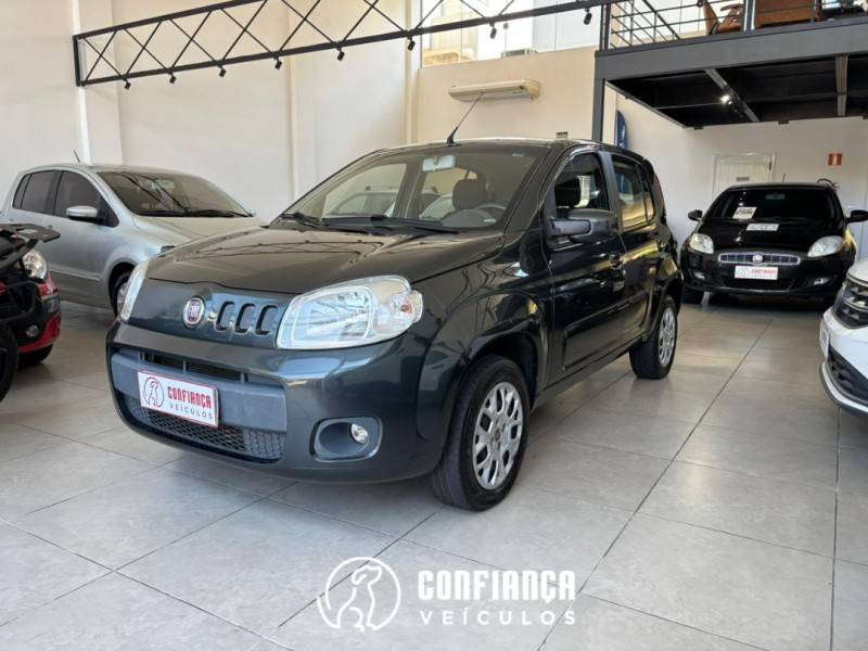 FIAT - UNO - 2012/2013 - Cinza - R$ 37.900,00
