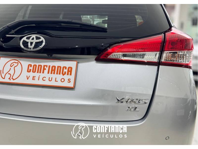 TOYOTA - YARIS - 2020/2021 - Prata - R$ 84.900,00