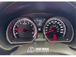 NISSAN - VERSA - 2016/2017 - Branca - R$ 61.900,00