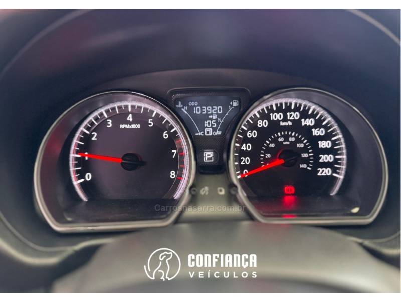NISSAN - VERSA - 2016/2017 - Branca - R$ 61.900,00