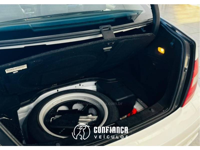 MERCEDES-BENZ - C 250 - 2013/2014 - Branca - R$ 99.900,00