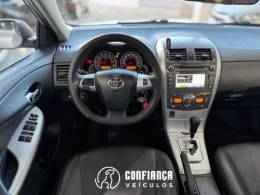 TOYOTA - COROLLA - 2013/2014 - Prata - R$ 74.900,00