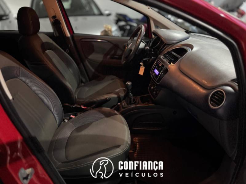 FIAT - PUNTO - 2014/2015 - Vermelha - R$ 44.900,00
