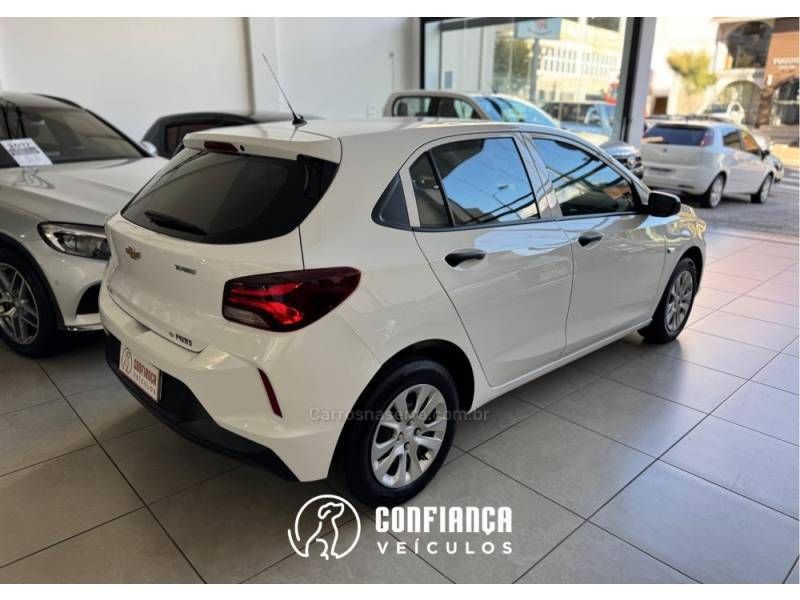 CHEVROLET - ONIX - 2020/2020 - Branca - R$ 65.900,00