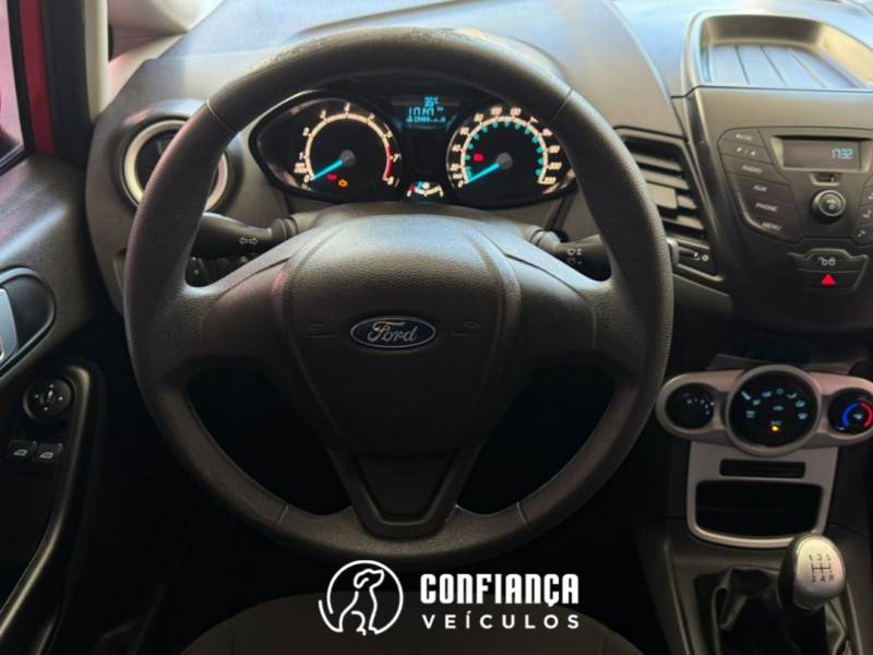 FORD - FIESTA - 2014/2015 - Vermelha - R$ 46.900,00