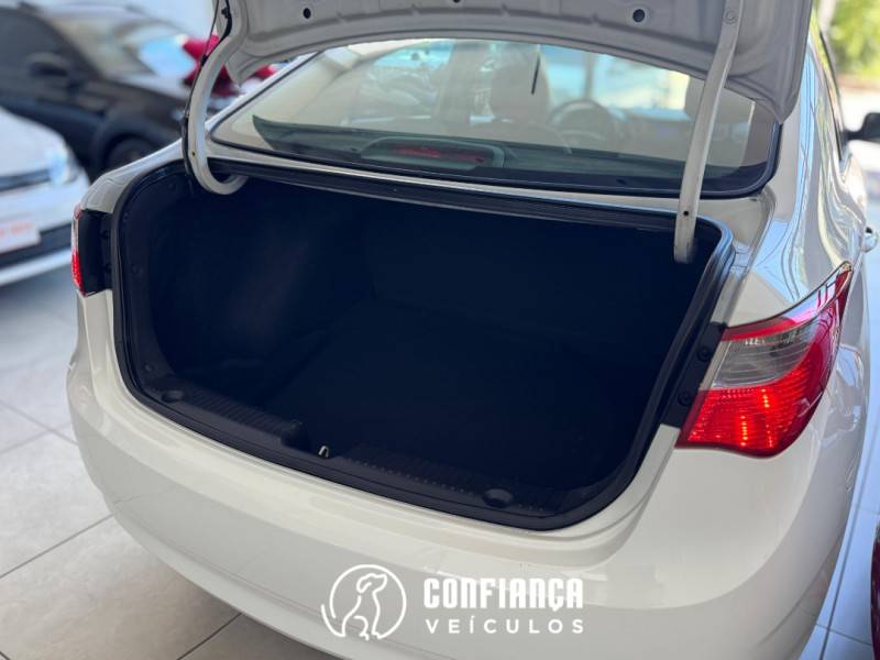 HYUNDAI - HB20S - 2015/2015 - Branca - R$ 55.900,00