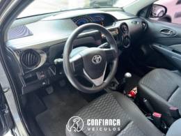 TOYOTA - ETIOS - 2015/2015 - Cinza - R$ 45.900,00