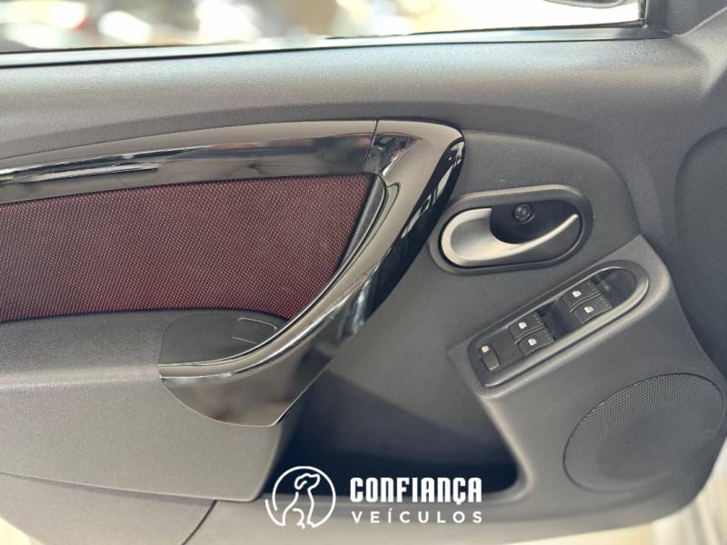 RENAULT - SANDERO - 2013/2014 - Prata - R$ 44.900,00