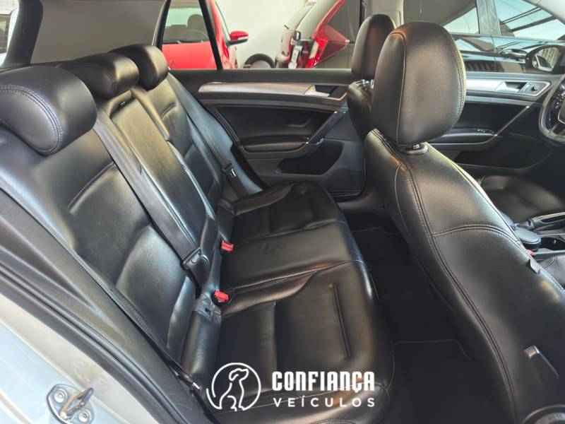VOLKSWAGEN - GOLF - 2015/2015 - Prata - R$ 76.900,00