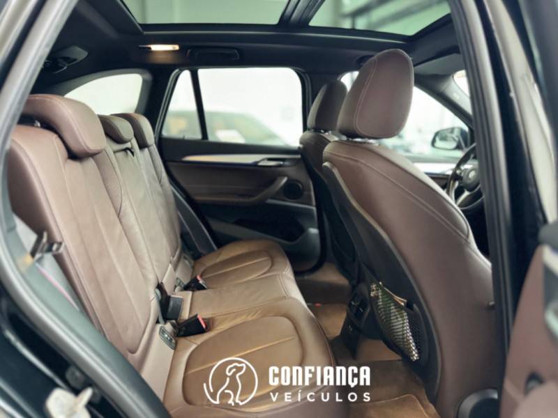 BMW - X1 - 2020/2021 - Preta - R$ 209.900,00